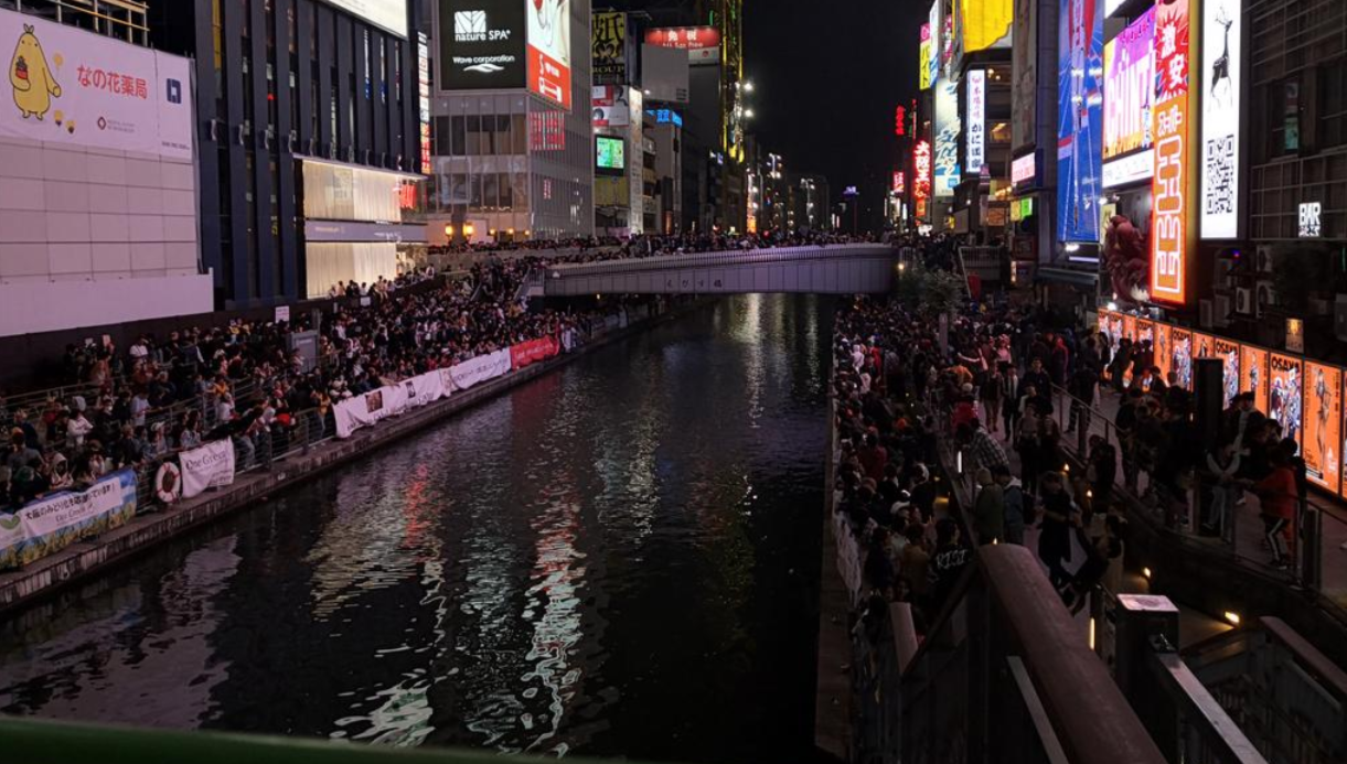 大阪 道頓堀で飛び込み ハロウィンで人がヤバい 現地の様子や画像 うさぎ好き主婦 ウサ子の日常