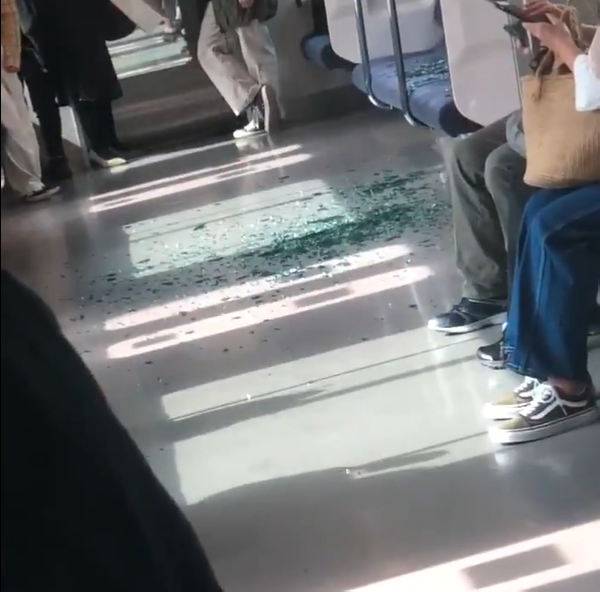 横須賀線 鎌倉駅で窓ガラスが割れる 原因は 現地の様子や画像 うさぎ好き主婦 ウサ子の日常